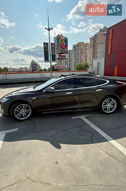 Лифтбек Tesla Model S 2014 в 