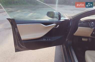 Лифтбек Tesla Model S 2015 в 
