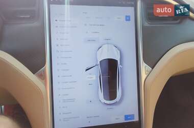 Лифтбек Tesla Model S 2015 в 