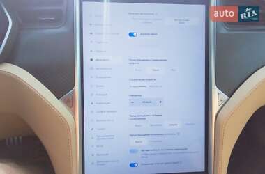 Лифтбек Tesla Model S 2015 в 