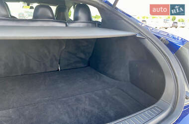 Лифтбек Tesla Model S 2019 в 