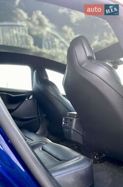 Лифтбек Tesla Model S 2019 в 