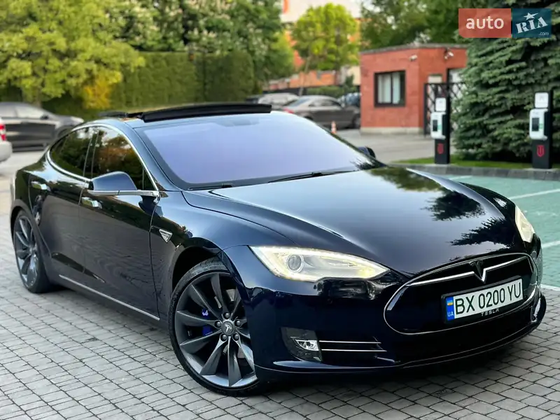 Лифтбек Tesla Model S 2014 в 