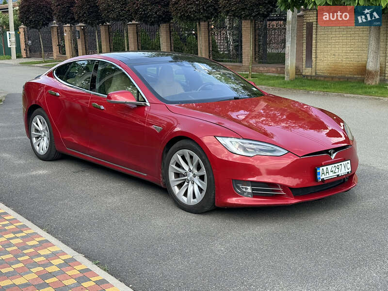Лифтбек Tesla Model S 2016 в 