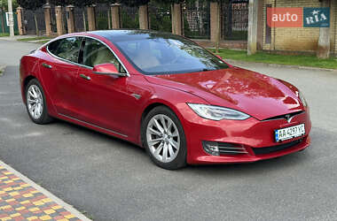 Лифтбек Tesla Model S 2016 в 