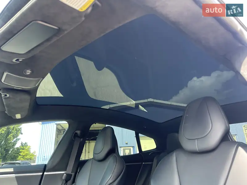 Лифтбек Tesla Model S 2017 в 