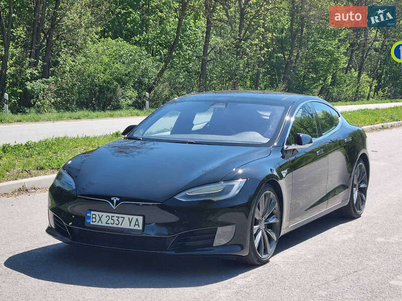 Ліфтбек Tesla Model S 2017 в Києві