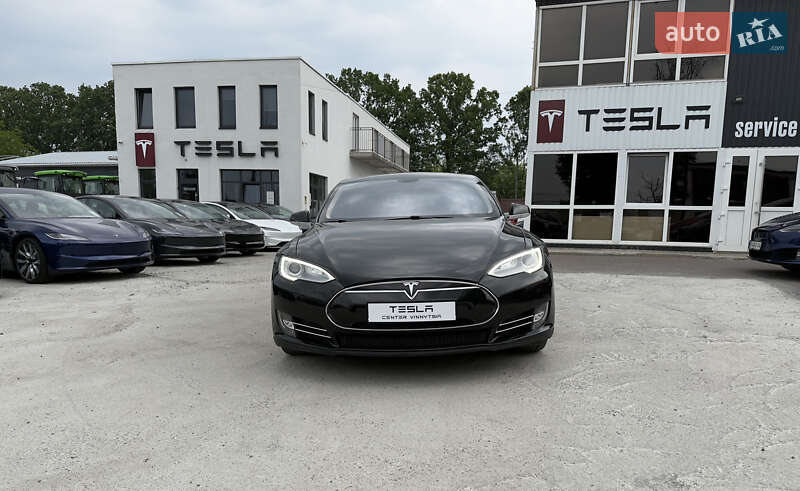 Лифтбек Tesla Model S 2013 в 