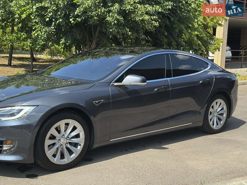 Лифтбек Tesla Model S 2016 в Одессе