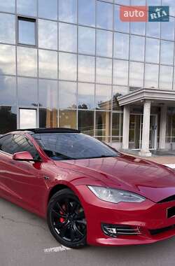 Лифтбек Tesla Model S 2015 в Львове