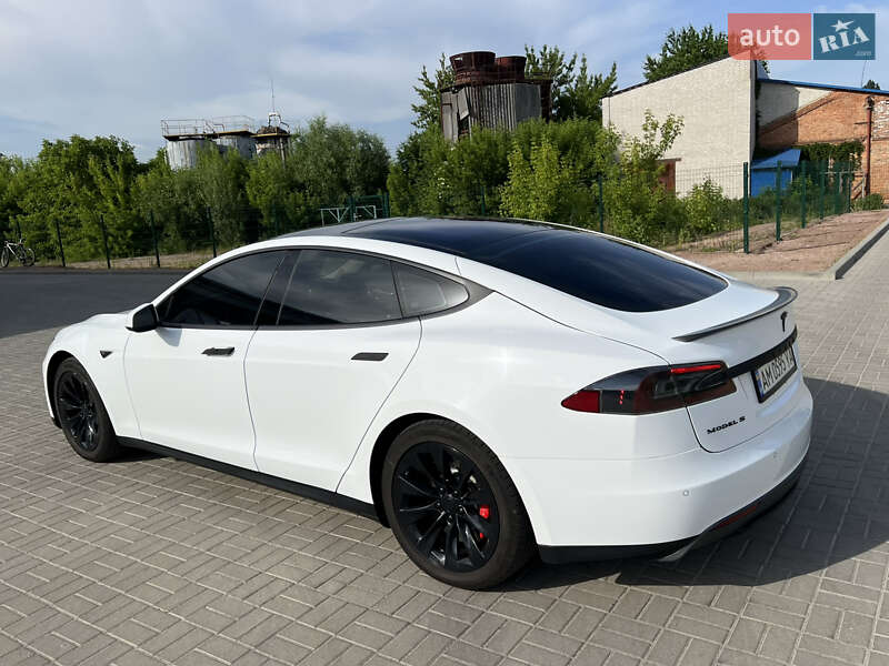 Ліфтбек Tesla Model S 2014 в Житомирі