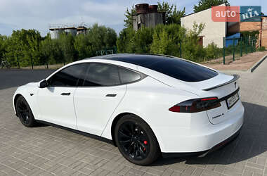 Ліфтбек Tesla Model S 2014 в 