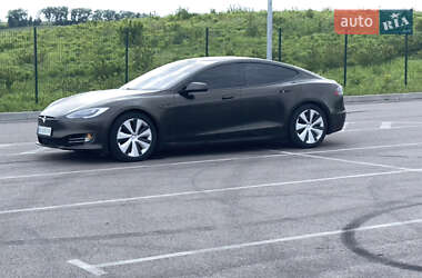 Лифтбек Tesla Model S 2016 в Ровно