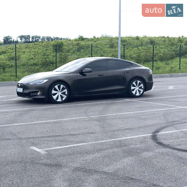 Ліфтбек Tesla Model S 2016 в Рівному