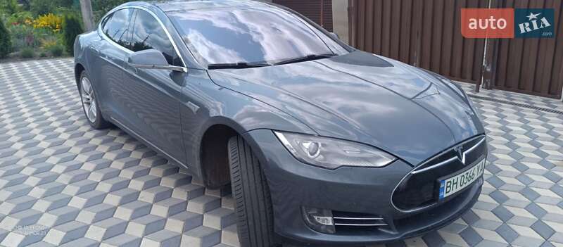 Лифтбек Tesla Model S 2013 в 