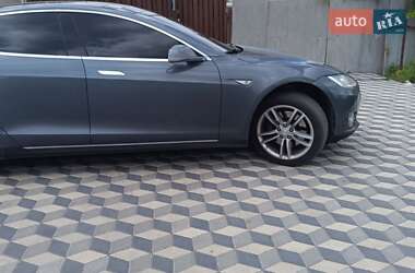 Лифтбек Tesla Model S 2013 в 