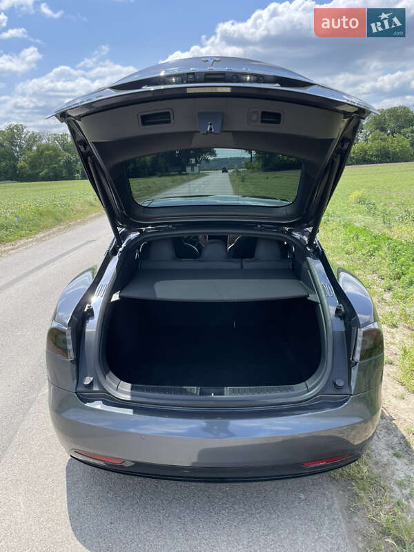 Ліфтбек Tesla Model S 2018 в Чернівцях