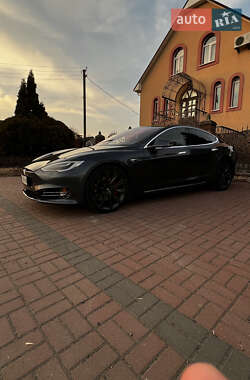 Лифтбек Tesla Model S 2020 в 
