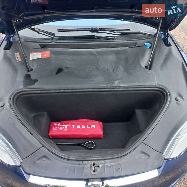 Лифтбек Tesla Model S 2016 в Радехове