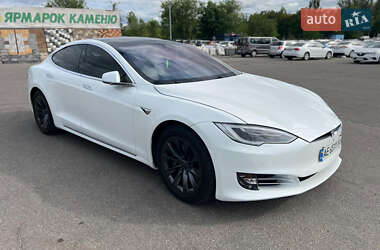 Лифтбек Tesla Model S 2019 в 