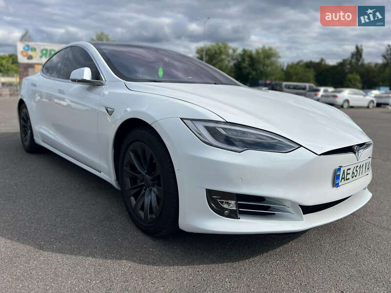 Tesla Model S 2019