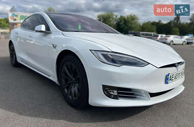 Лифтбек Tesla Model S 2019 в 