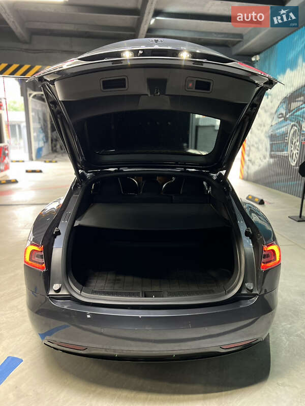 Ліфтбек Tesla Model S 2018 в Самборі