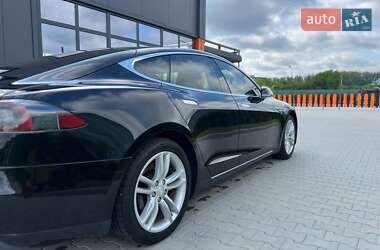Лифтбек Tesla Model S 2015 в 