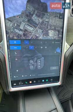 Лифтбек Tesla Model S 2015 в 