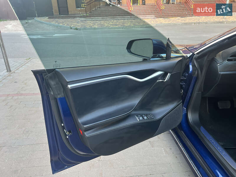 Лифтбек Tesla Model S 2017 в Киеве фото 13 Лифтбек Tesla Model S 2017 в Киеве