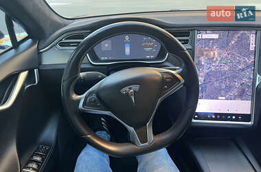 Лифтбек Tesla Model S 2017 в 