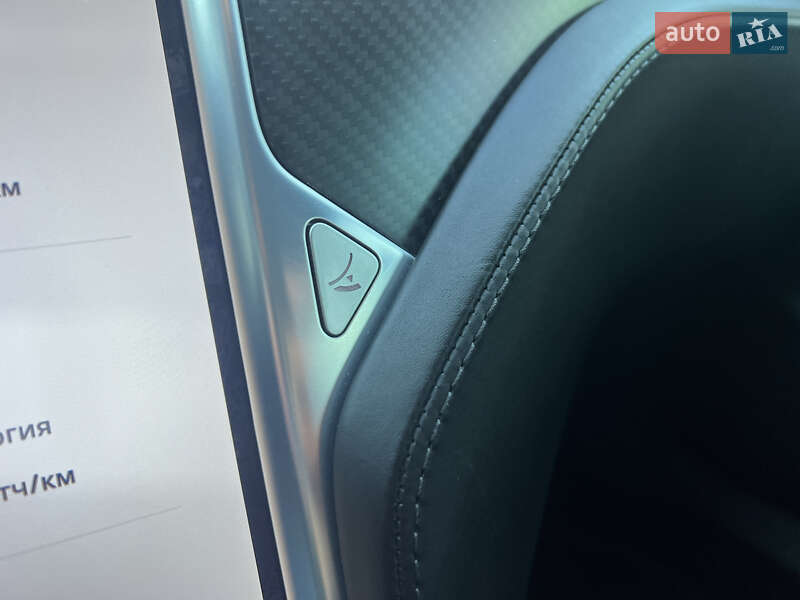 Лифтбек Tesla Model S 2017 в Киеве фото 32 Лифтбек Tesla Model S 2017 в Киеве