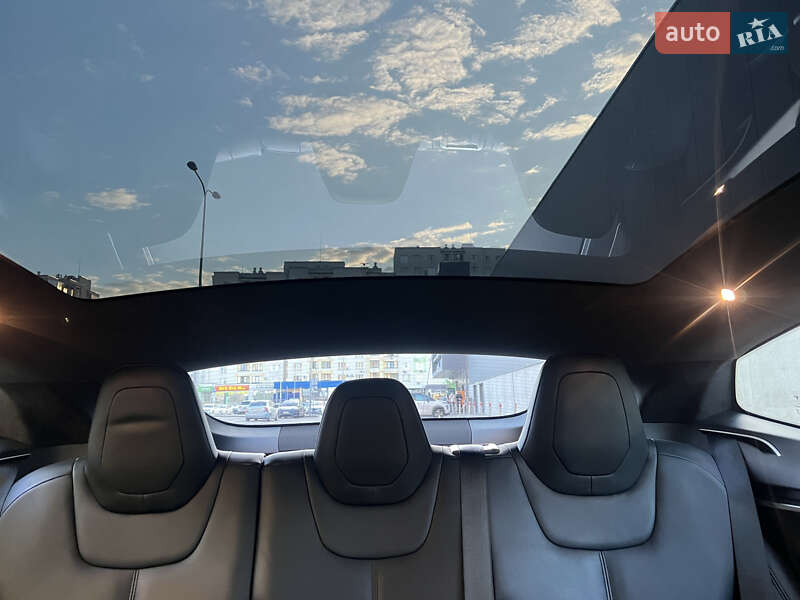Лифтбек Tesla Model S 2017 в Киеве фото 38 Лифтбек Tesla Model S 2017 в Киеве