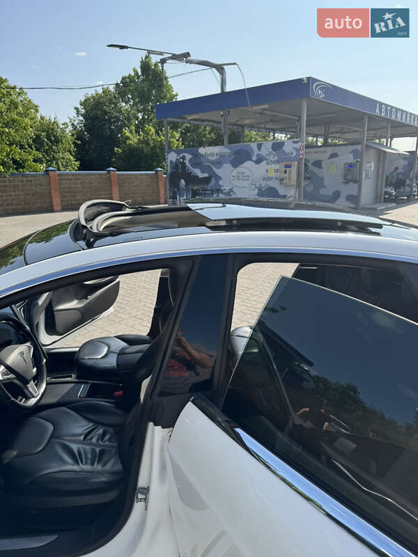 Лифтбек Tesla Model S 2015 в Владимире