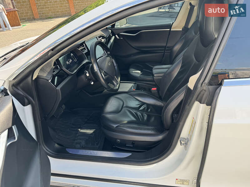 Лифтбек Tesla Model S 2015 в Владимире