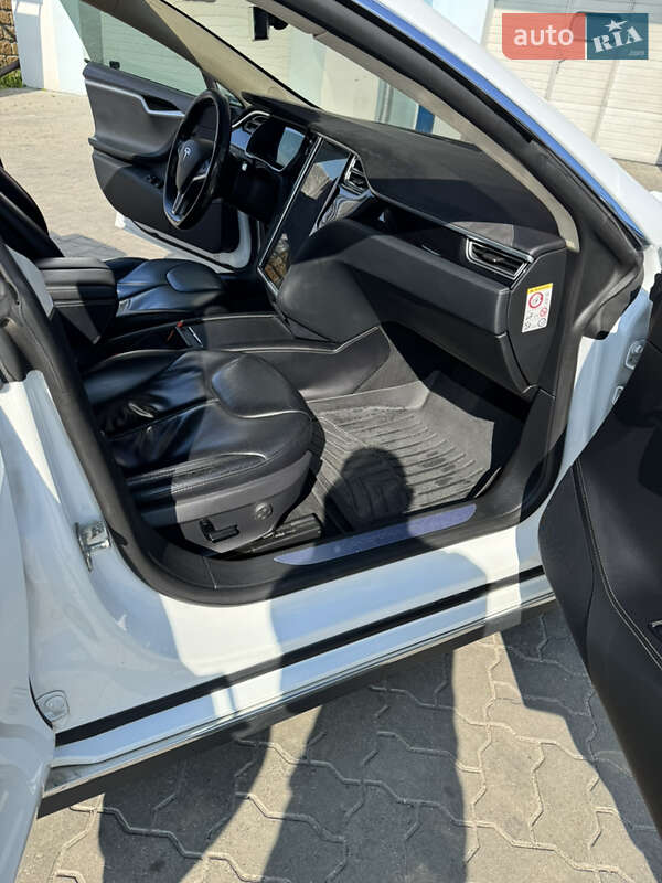 Лифтбек Tesla Model S 2015 в Владимире