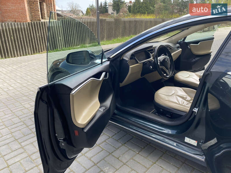 Ліфтбек Tesla Model S 2013 в Івано-Франківську