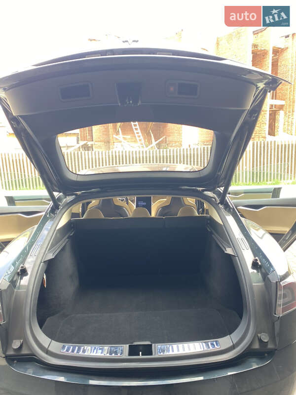 Ліфтбек Tesla Model S 2013 в Івано-Франківську