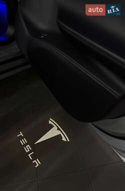Лифтбек Tesla Model S 2017 в 