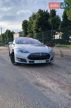 Лифтбек Tesla Model S 2013 в 