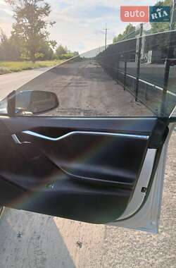 Лифтбек Tesla Model S 2013 в 