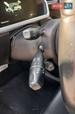 Лифтбек Tesla Model S 2013 в 