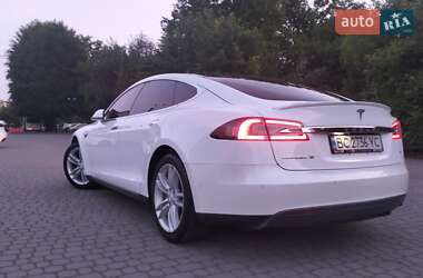 Лифтбек Tesla Model S 2015 в 