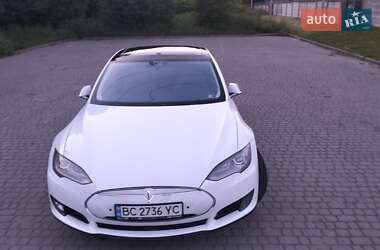 Лифтбек Tesla Model S 2015 в 