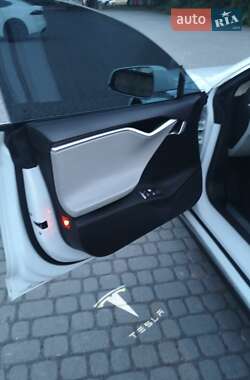 Лифтбек Tesla Model S 2015 в 