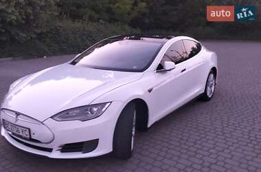 Лифтбек Tesla Model S 2015 в 