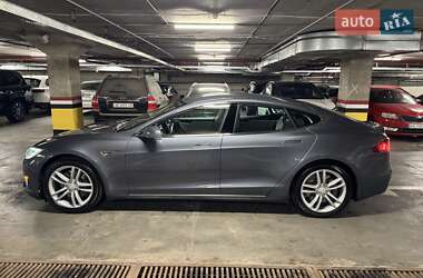 Лифтбек Tesla Model S 2013 в 