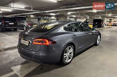 Лифтбек Tesla Model S 2013 в 