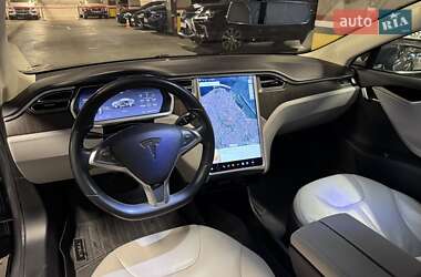 Лифтбек Tesla Model S 2013 в 