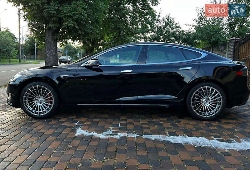 Лифтбек Tesla Model S 2019 в Черкассах